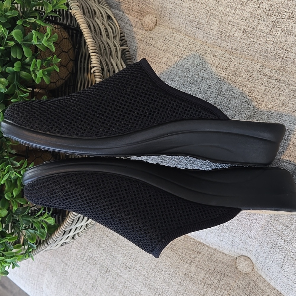 Fly Flot Black Clogs - Picture 4 of 12